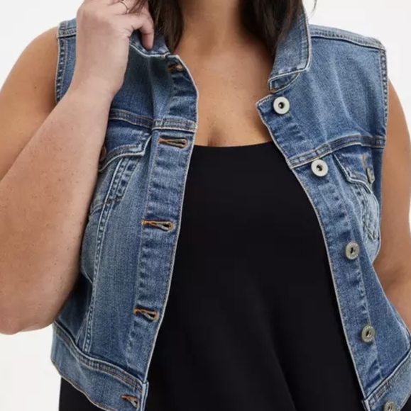 torrid Jackets & Blazers - Torrid Cropped Denim Vest 2/2X/18-20